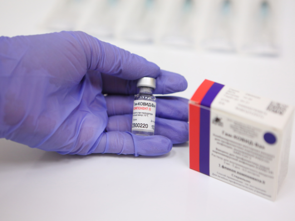 Граждане из регионов России смогут получить второй компонент вакцины от COVID-19 в Москве