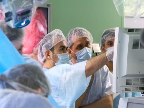 Сложнейшую операцию на мозге с пробуждением провели ребенку нейрохирурги Морозовской больницы