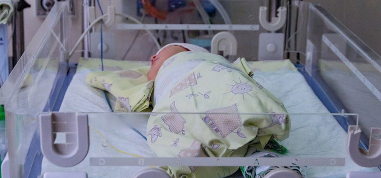 Врачи больницы №13 спасли младенца от слепоты