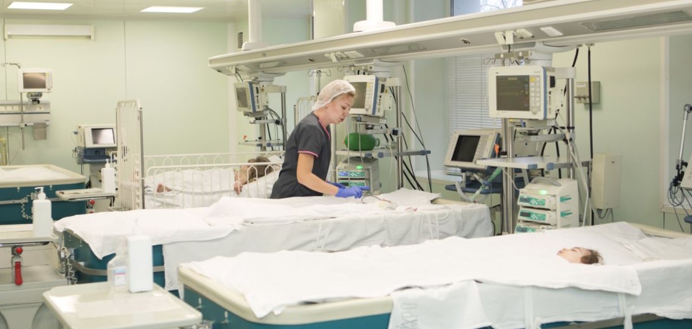 Хирурги больницы Сперанского спасли младенца, получившего серьезный ожог феном