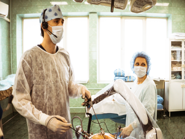 Хирурги больницы им. В.В. Виноградова провели пять операций с использованием робота-ассистента