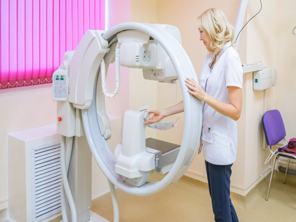 Для больниц и поликлиник закупили 235 маммографов по контрактам жизненного цикла