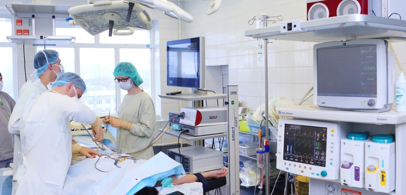 Врачи больницы Ерамишанцева выполнили эндопротезирование тазобедренного сустава пациентке с пересаженным сердцем