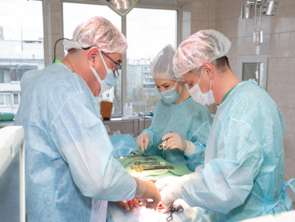Сосудистые хирурги больницы Вересаева спасли жизнь пациенту с редким видом кишечной непроходимости