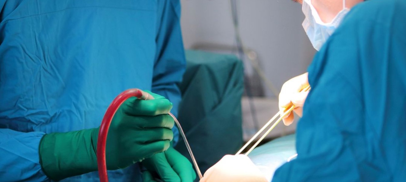 Московские врачи спасли мужчину с аневризмой аорты, обнаруженной случайно