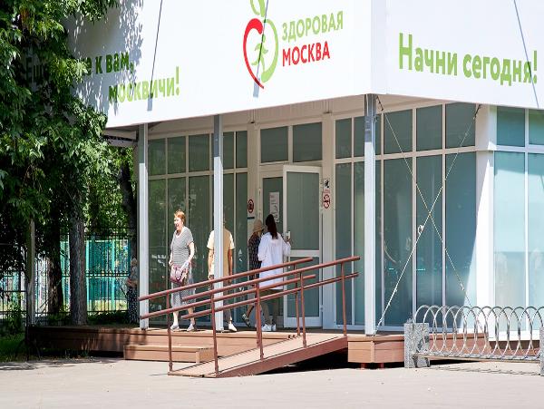 Экономия времени: горожане заранее заполняют анкеты в электронных медкартах перед обследованием в павильонах «Здоровая Москва»