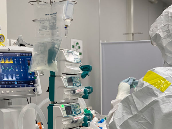 Городские больницы закупили более 3,5 тысячи единиц нового оборудования для лечения пациентов с COVID-19